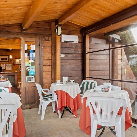 Rustic In With Swimming Pool *