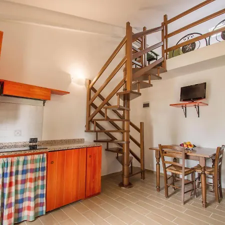 בית נופש Rustic In With Swimming Pool *
