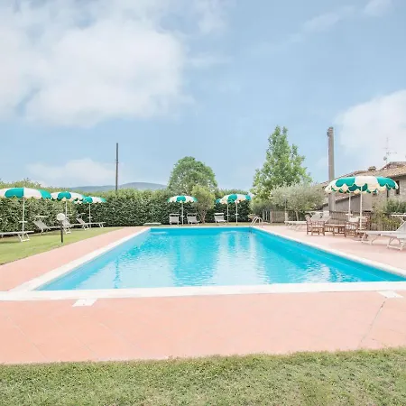 בית נופש Rustic In With Swimming Pool *